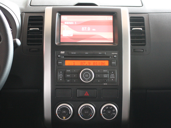 东风日产 2.5L CVT 中控仪表台总特写