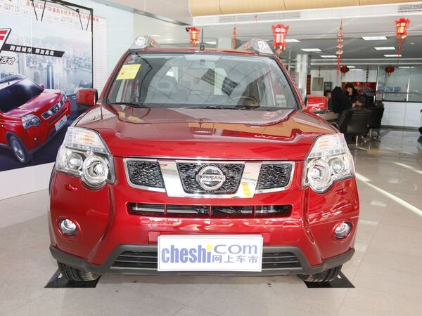 东风日产  2.5L CVT 车头正面视角