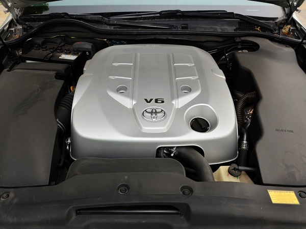 一汽丰田  2.5L 自动 发动机主体特写