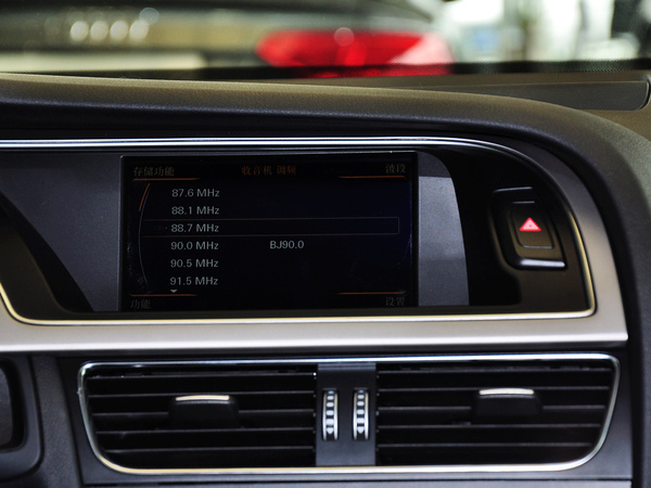 一汽奥迪  35TFSI 中控仪表台上方