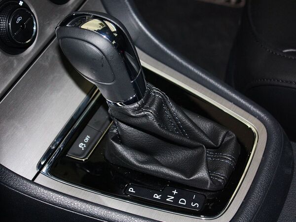 上海大众  1.6L 自动 挂档把手特写