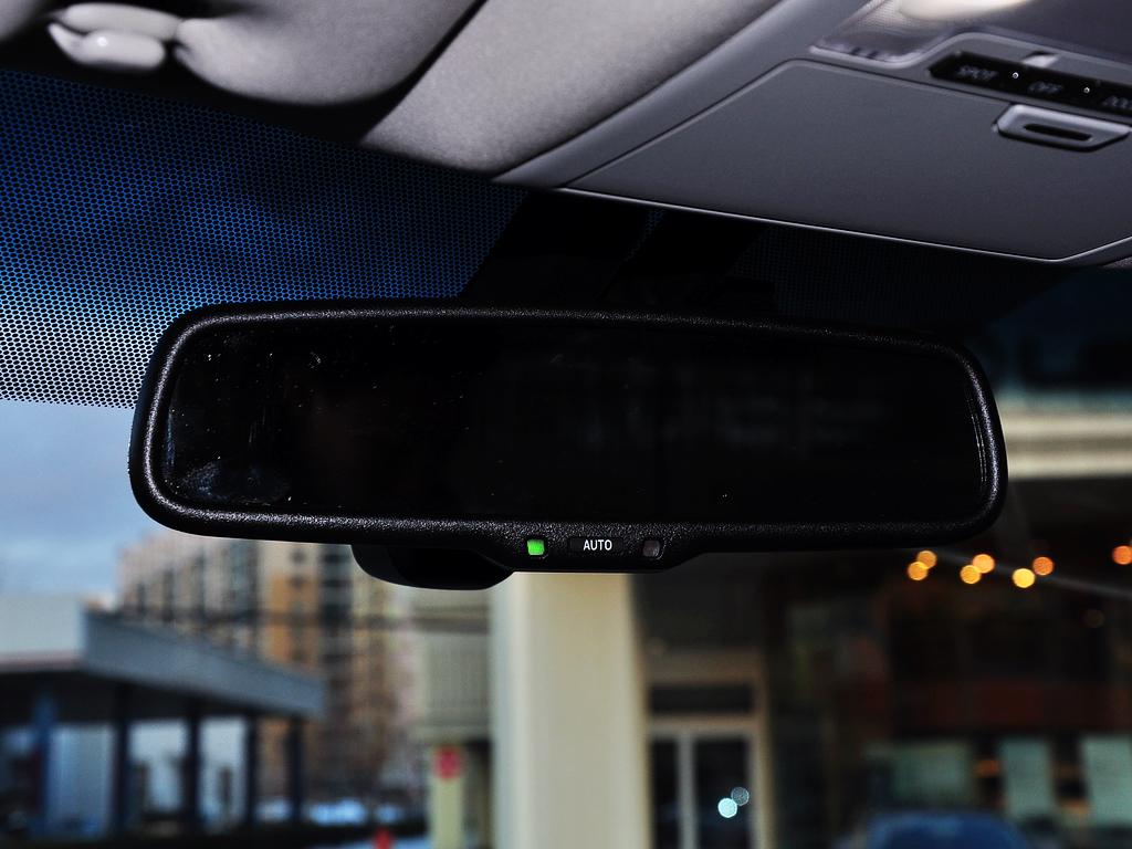 雷克萨斯  570 后视镜特写