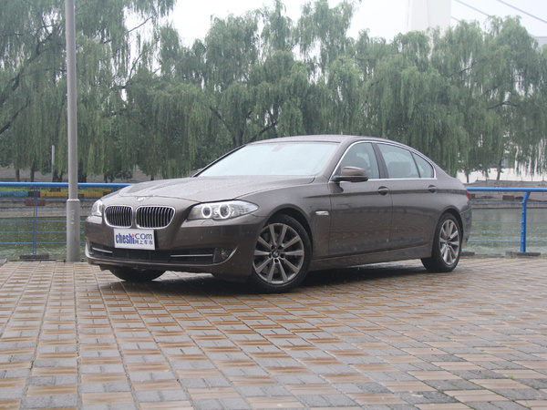 华晨宝马  530Li 3.0L 车辆左前45度视角