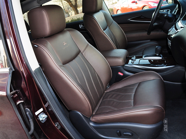 英菲尼迪  JX35 3.5L CVT 副驾驶席座椅45度特写