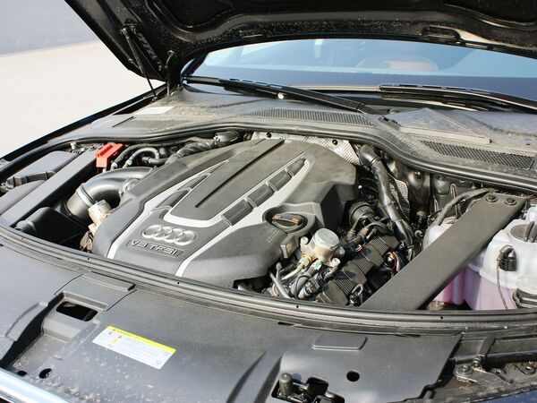 奥迪(进口)  55TFSI 发动机主体特写