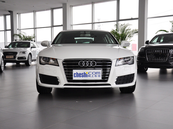 奥迪(进口) 30FSI 车头正面视角