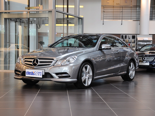 奔驰(进口)  E200 1.8T 车辆左前45度视角