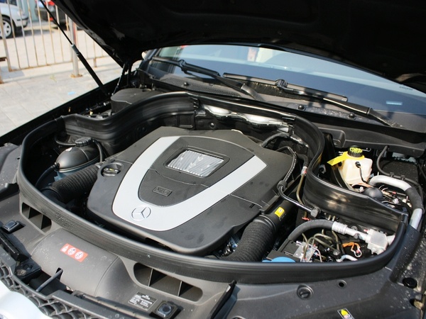 北京奔驰  GLK300 3.0L 发动机主体特写
