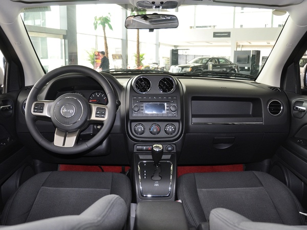 Jeep 2.0L CVT 中控台整体