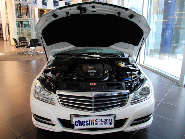 北京奔驰  C260 1.8T 车辆发动机舱整体