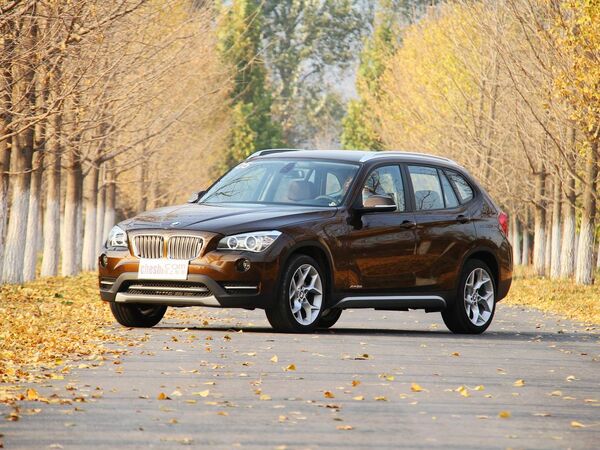 华晨宝马 sDrive18i 2.0L 车辆左前45度视角