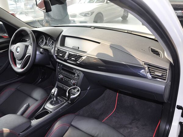 华晨宝马  sDrive20i 2.0T 中控台右侧