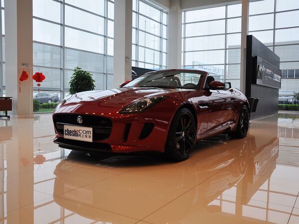 捷豹  3.0T 自动 车辆左前45度视角