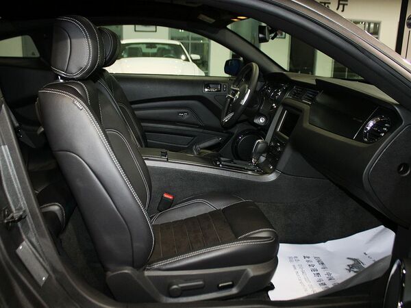 福特(进口)  GT 5.0L 自动 副驾驶座椅正视图