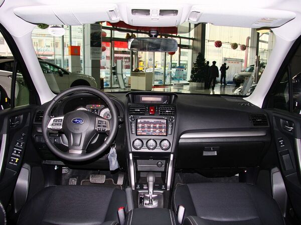 斯巴鲁  2.5L CVT 中控台整体