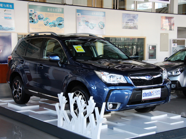 斯巴鲁  2.5L CVT 车辆右侧45度角