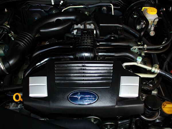 斯巴鲁  森林人经典 2.5XS AT 发动机主体特写