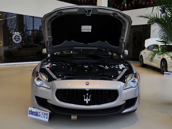 玛莎拉蒂  3.0T 车辆发动机舱整体