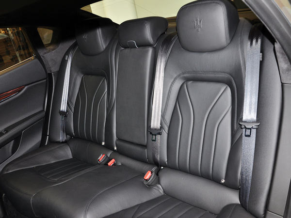 玛莎拉蒂  3.8T 第二排座椅45度视角