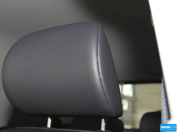 丰田(进口)  4.0L 自动 第二排座椅正视图
