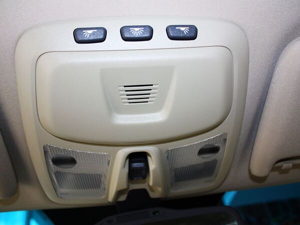 沃尔沃(进口)  2.5T 自动 前排车顶中央特写