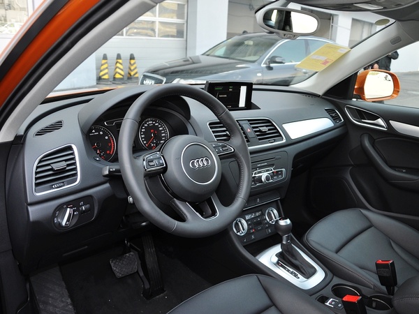 一汽奥迪  2.0T 中控台左侧