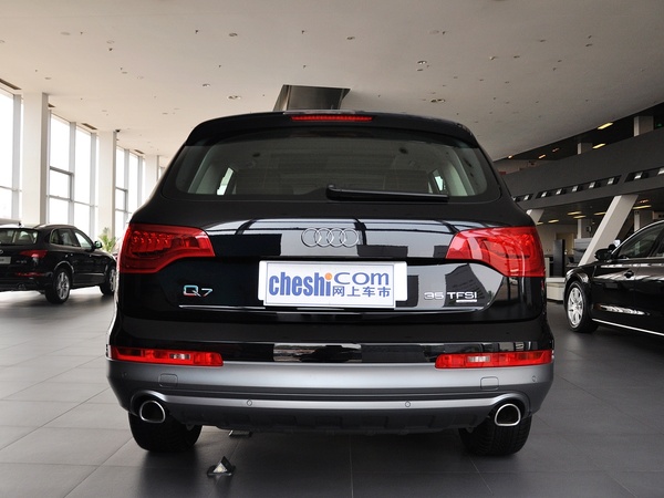 奥迪(进口)  35 TFSI quattro 车辆正后方尾部视角