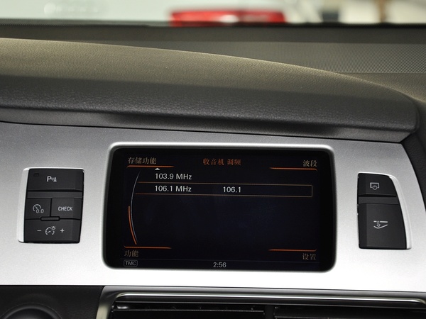 奥迪(进口)  35 TFSI quattro 中控仪表台上方