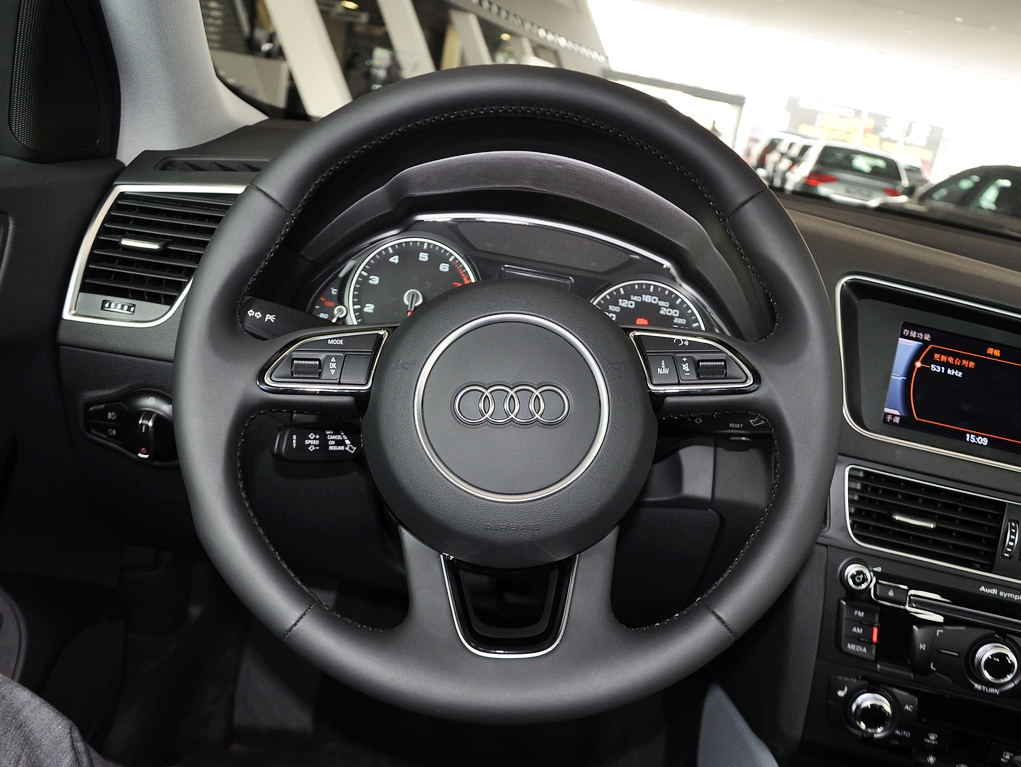 一汽奥迪  40 TFSI quattro 方向盘整体