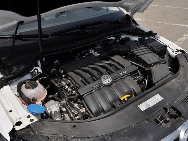 一汽-大众  3.0FSI DSG 发动机主体特写