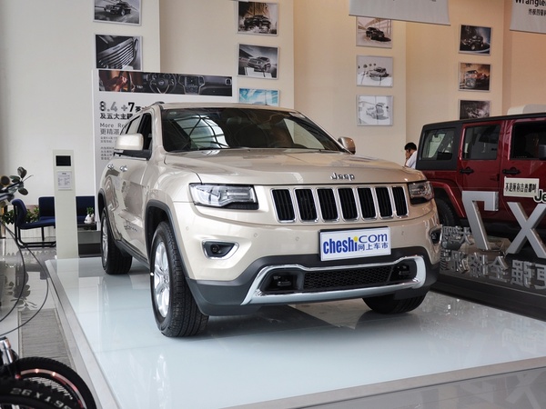 Jeep  3.6L 自动 车辆右侧45度角