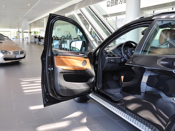 宝马(进口)  3.0T 左前车门45度视角