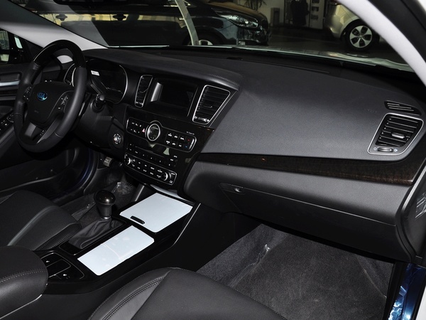 起亚(进口) 2.4L自动 中控台右侧