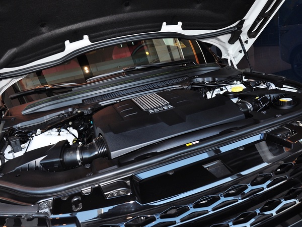 路虎 5.0T 自动 发动机主体特写