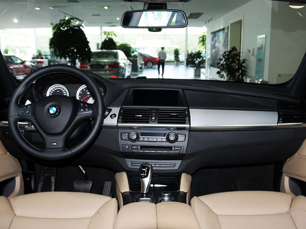 宝马M  4.4T 自动