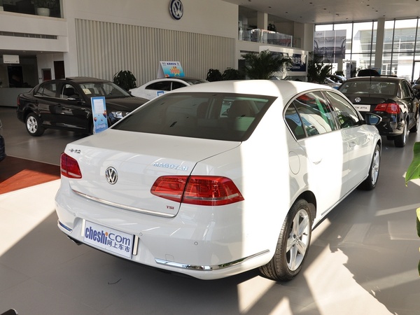 一汽-大众  2.0TSI DSG 车辆右侧尾部视角