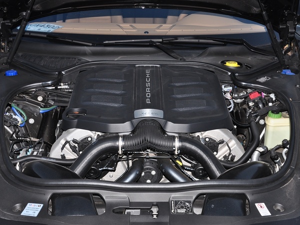 保时捷  3.0T DCT 发动机局部特写