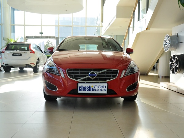 沃尔沃(进口)  T5 2.0T 自动 车头正面视角