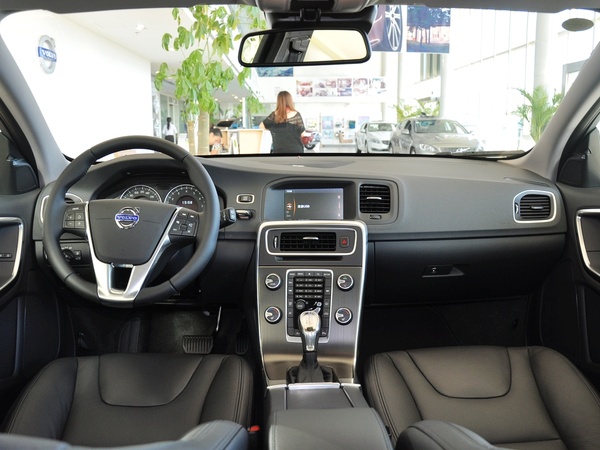 沃尔沃(进口) T5 2.0T 自动 中控台整体