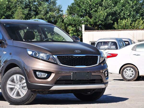 东风悦达起亚  2.0L 自动 车辆车头部分特写