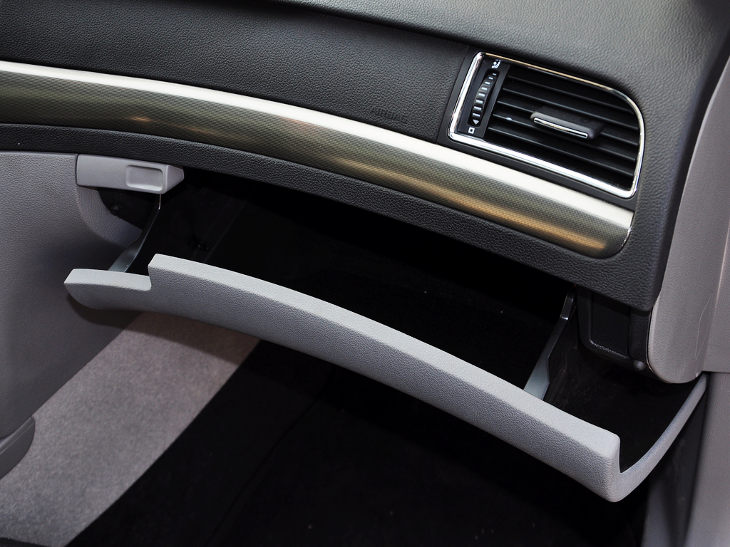 斯柯达  1.4T DSG 手套箱整体特写