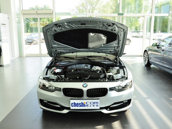 华晨宝马  316i 1.6T 车辆发动机舱整体