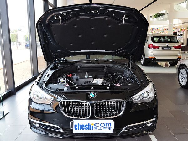 宝马(进口)  528i 2.0T AT 车辆发动机舱整体