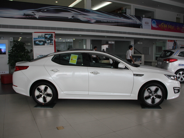 起亚(进口)  2.0L AT 车辆正右侧