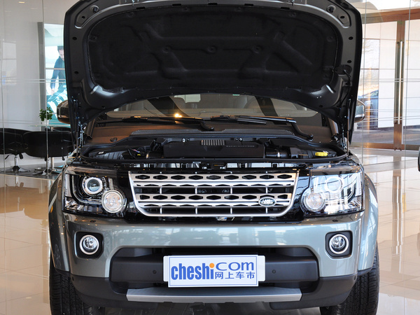 路虎 3.0 V6 SC 发动机局部特写