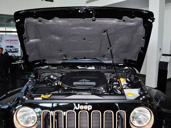 Jeep  3.6L 发动机局部特写