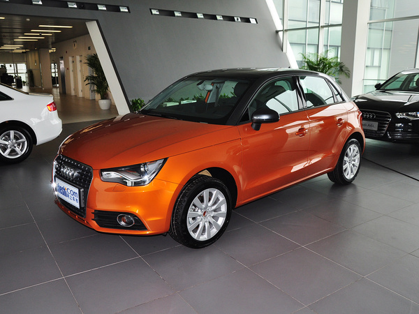 奥迪(进口)  30 TFSI 车辆左正侧视角