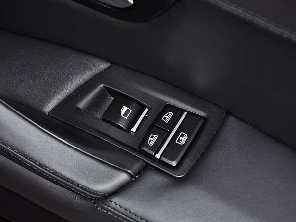 华晨宝马 535Li 右后车门控制区特写