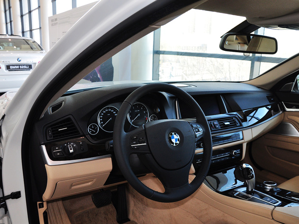 华晨宝马  530Li 中控台左侧