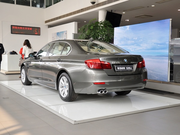 華晨寶馬  520Li 車輛左后45度視角
